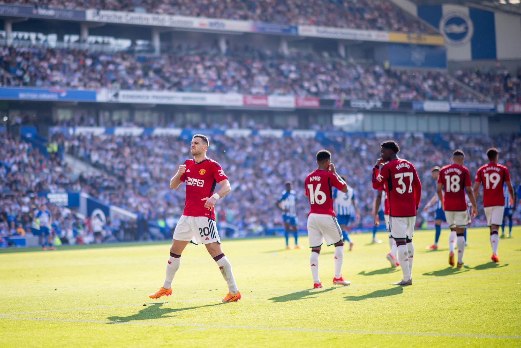 大背景下展 大背景下展